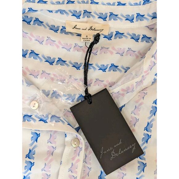 Jane and Delancey Bird Print Stripe Top Women’s Small White Blue Roll Tab Sleeve - Picture 8 of 10